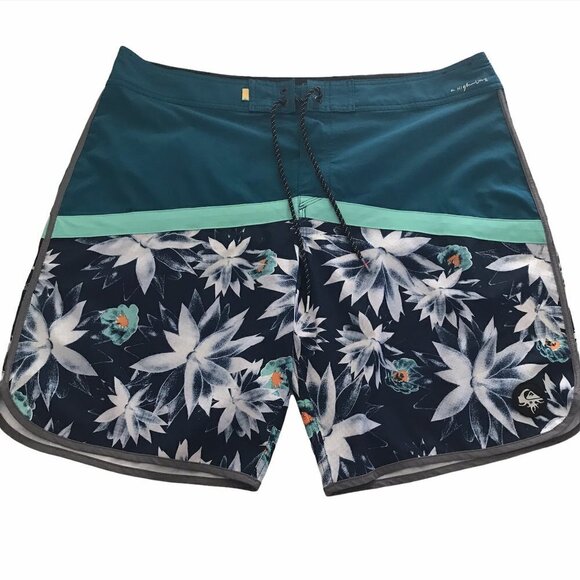 QUICKSILVER Crypt Scallop 20" Boardshorts - Picture 1 of 14